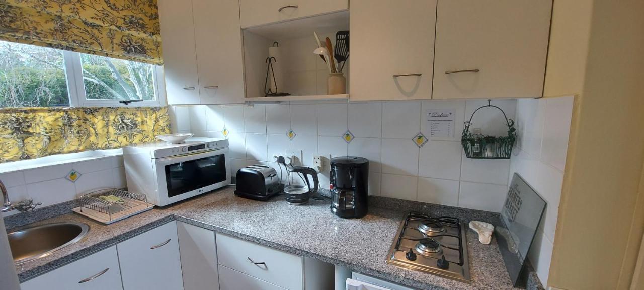 Roosboom Guest Apartments Somerset West Eksteriør billede